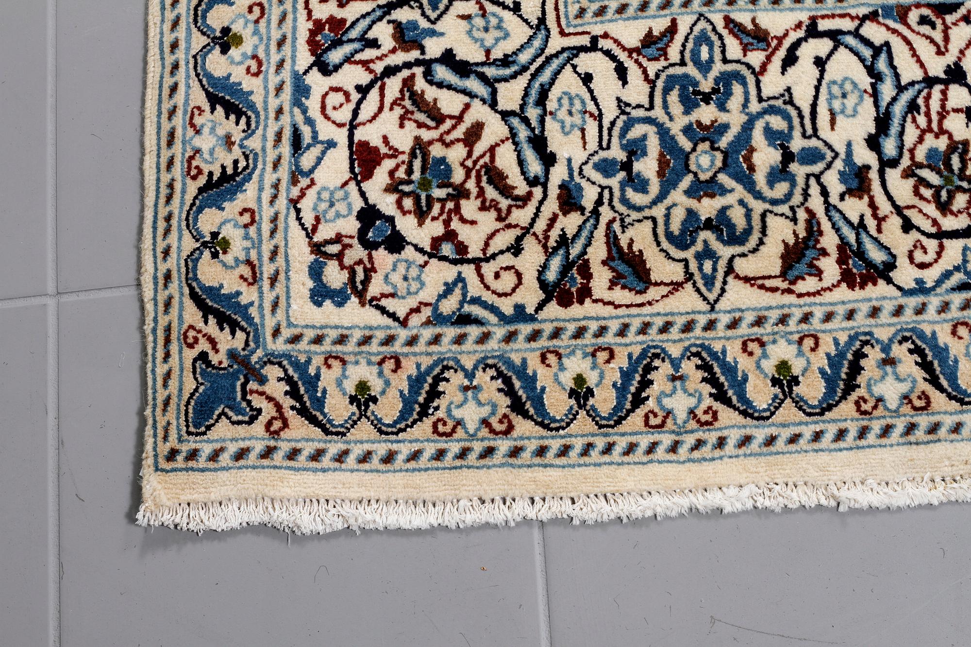 MATTA, Nain, part silk, 300 x 200 cm.
