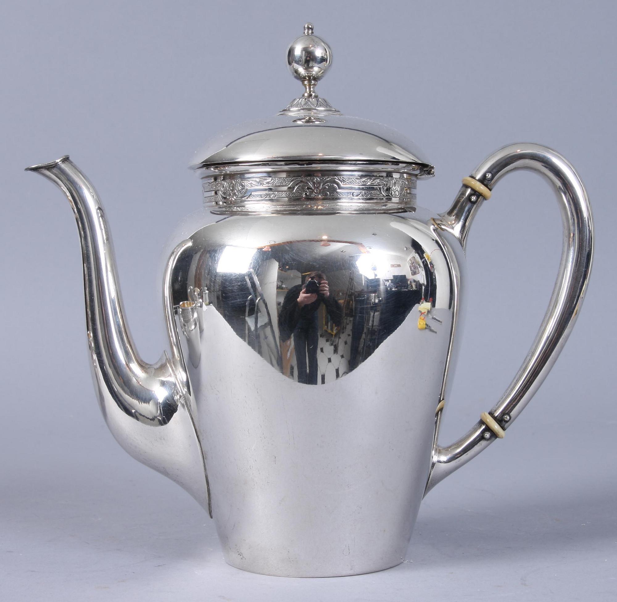 KAFFESERVIS, 3 delar, silver. Stockholm, 1908. 940 gram.