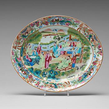 A Canton famille rose dish, Qing dynasty, 19th Century.