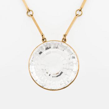 Wiwen Nilsson, an 18K gold necklace with a rock crystal pendant, Lund 1975.