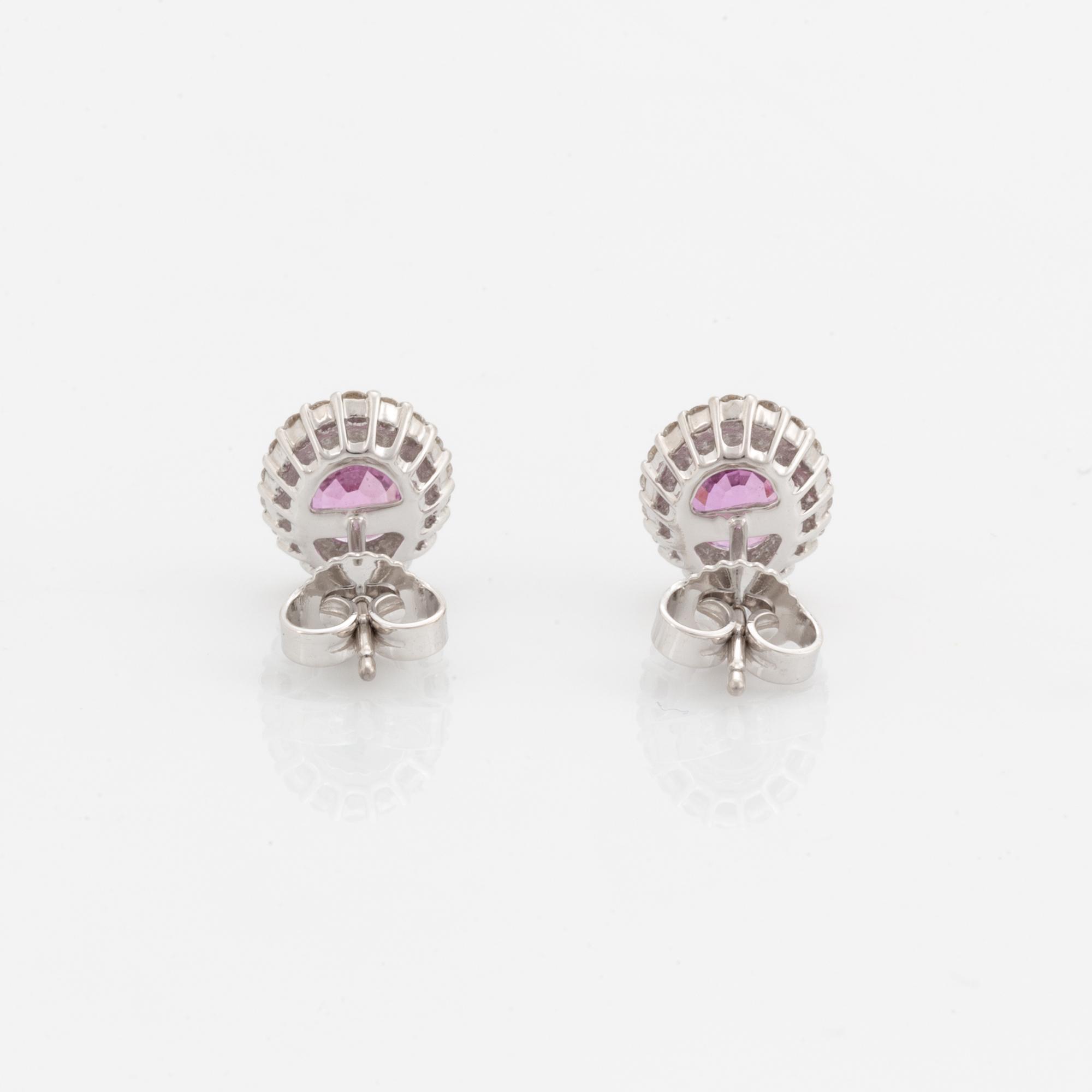 Örhängen med rosa safirer och briljantslipade diamanter.