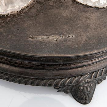 Gustaf Möllenborg, Bordssurtout, silver, för 2 karaffer samt 2 ströare, Stockholm, 1831.