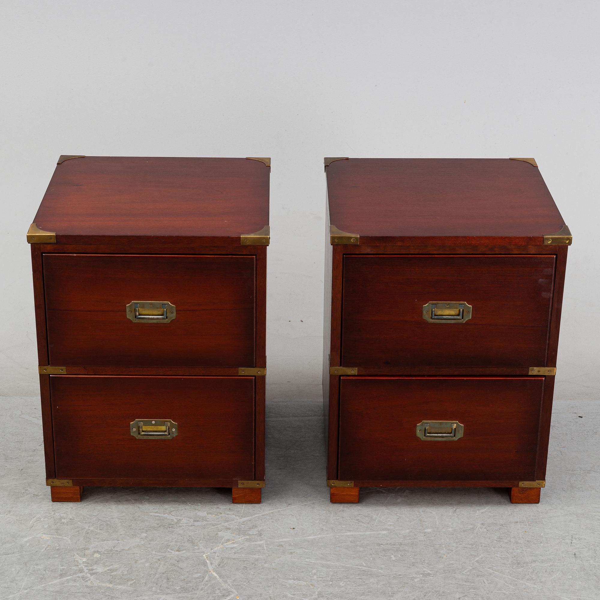 A pair of mahogany bedside tables, England second half of the 20th century.