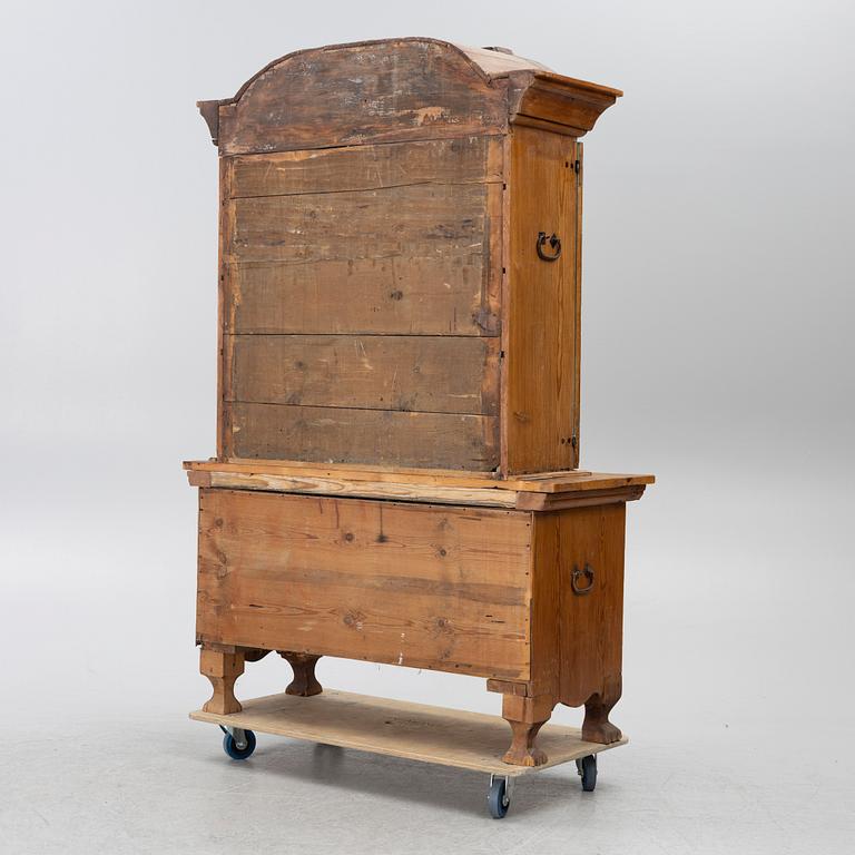 Cabinet, 18th century.