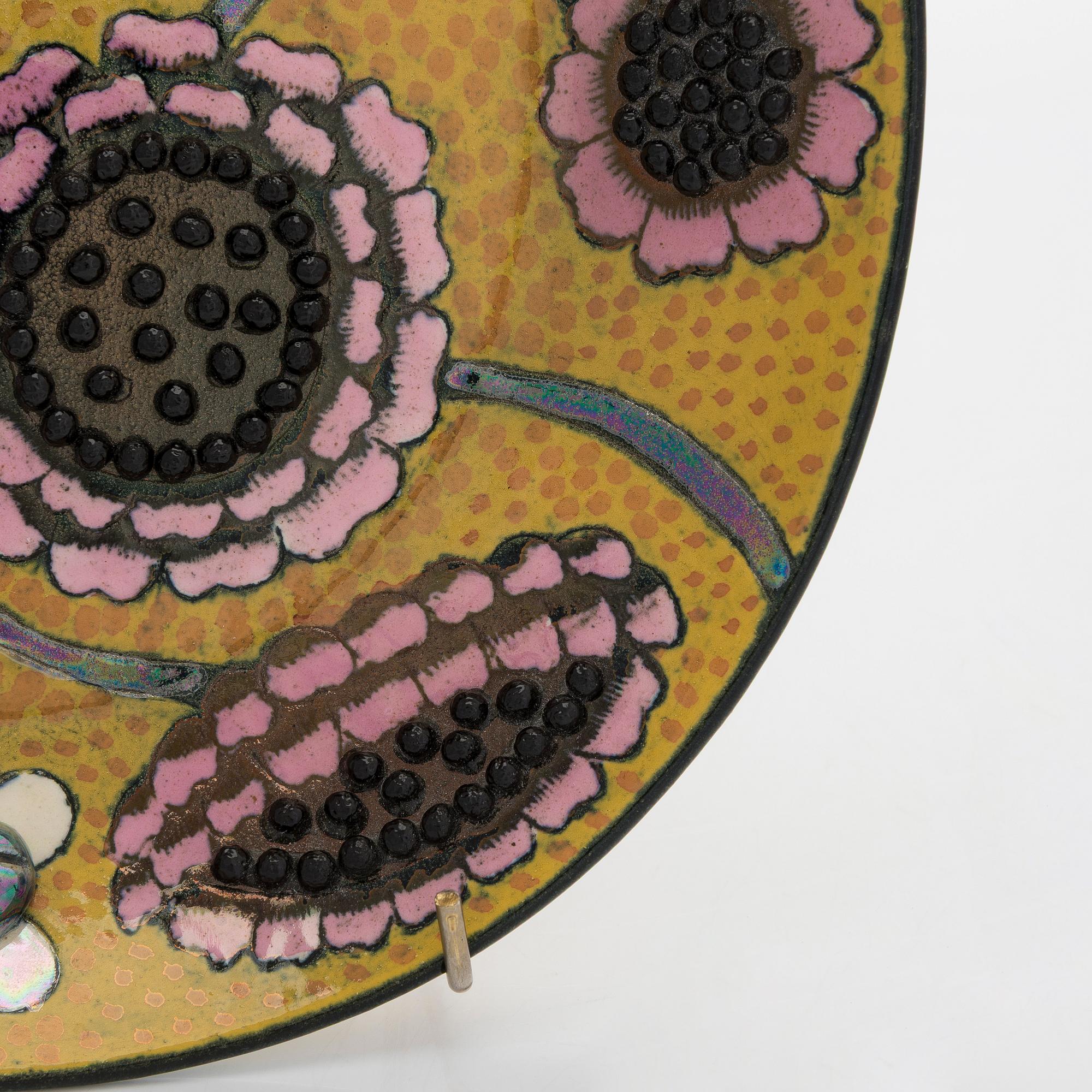 Birger Kaipiainen, a decorative stoneware plate signed Kaipiainen Arabia Finland.