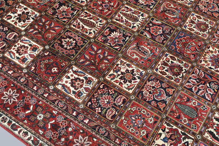 A carpet, Bakhtiari, approx. 308 x 210 cm.