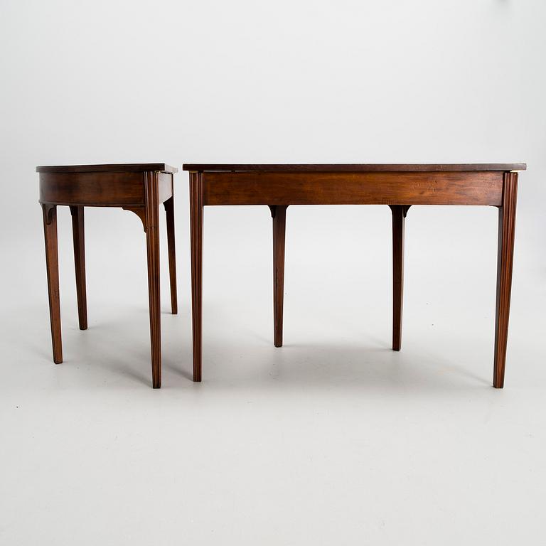 A PAIR OF SIDETABLES, mahogany, England, first half of the 19th century.