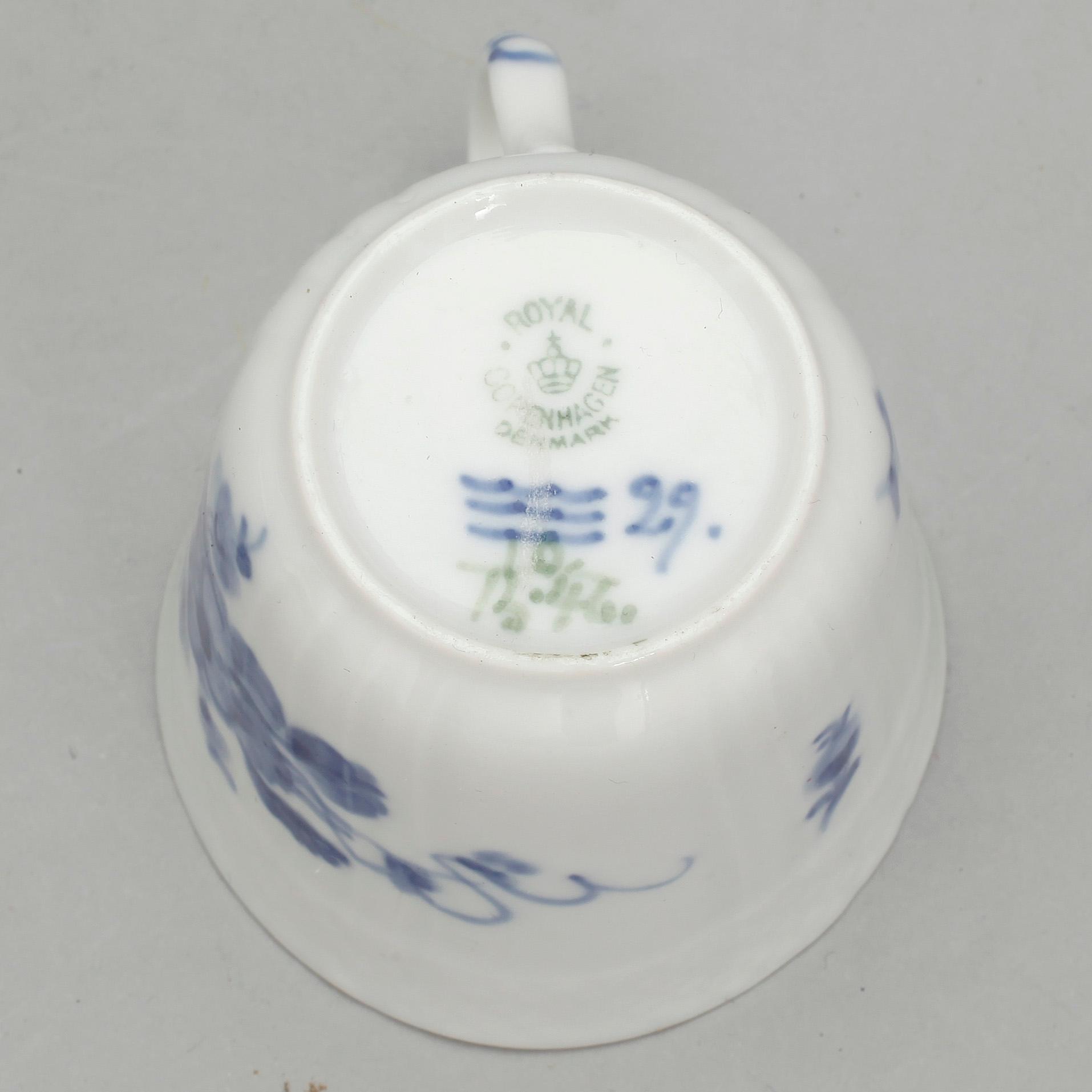 KAFFESERVIS, porslin, 
33 delar, "Blå Blomst", Royal Copenhagen.