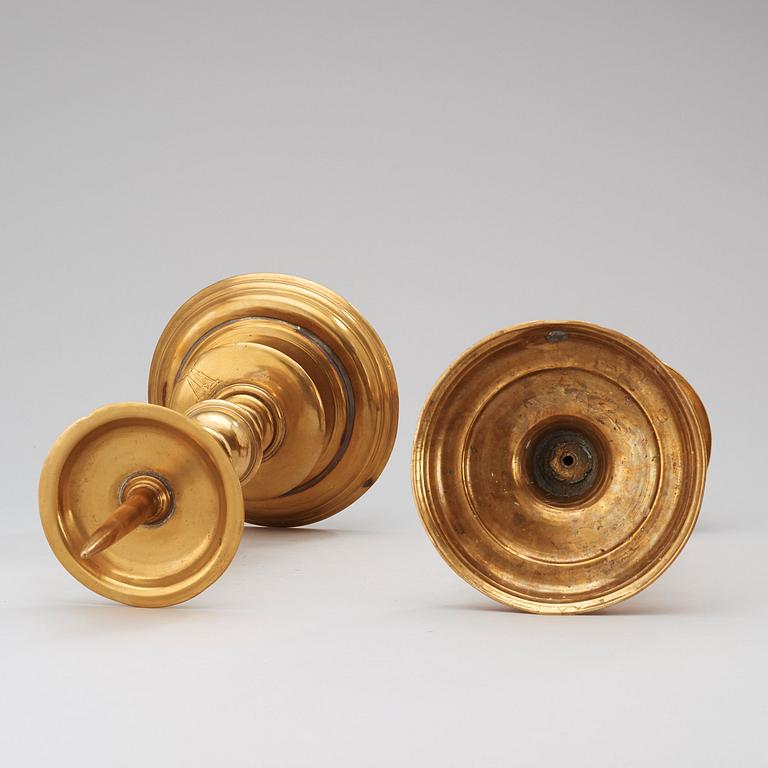 LJUSSTAKAR, ett par. Barock, 1600-tal.