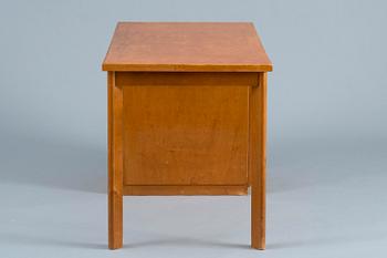 Ilmari Tapiovaara, A WRITING DESK.