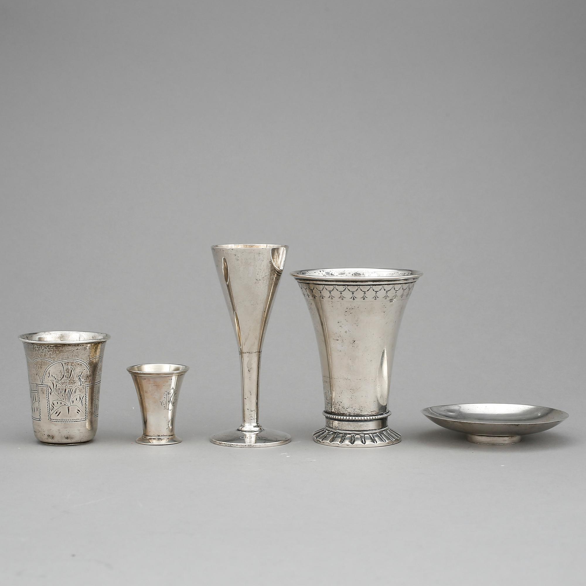 PARTI SILVER, 5 delar, mestadels Sverige, bla vodkabägare Polen 1900-talets första hälft.1800-1900-tal. Vikt ca 312 g.