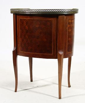 BYRÅ, Louis XVI-stil. 1900-tal.