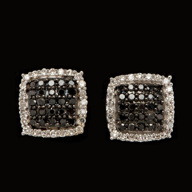 ÖRHÄNGEN, 18 k vitguld med åttkantslipade diamanter. Vikt ca 3 g.