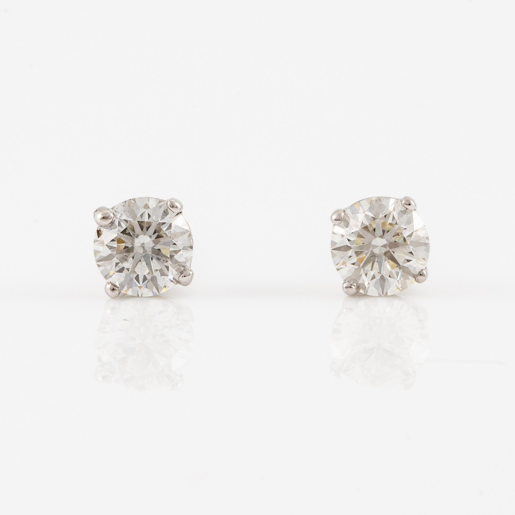 Earrings, 18K white gold with brilliant-cut diamonds totalling 0.72 ct, accompanied by GIA dossier.