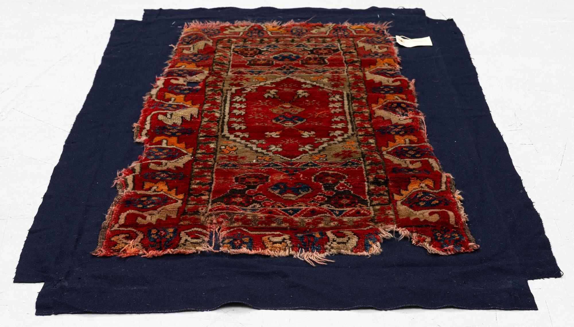 Fragment, antik Zara, Sivas området, ca 97 x 45 (127 x 77 cm inklusive foder).