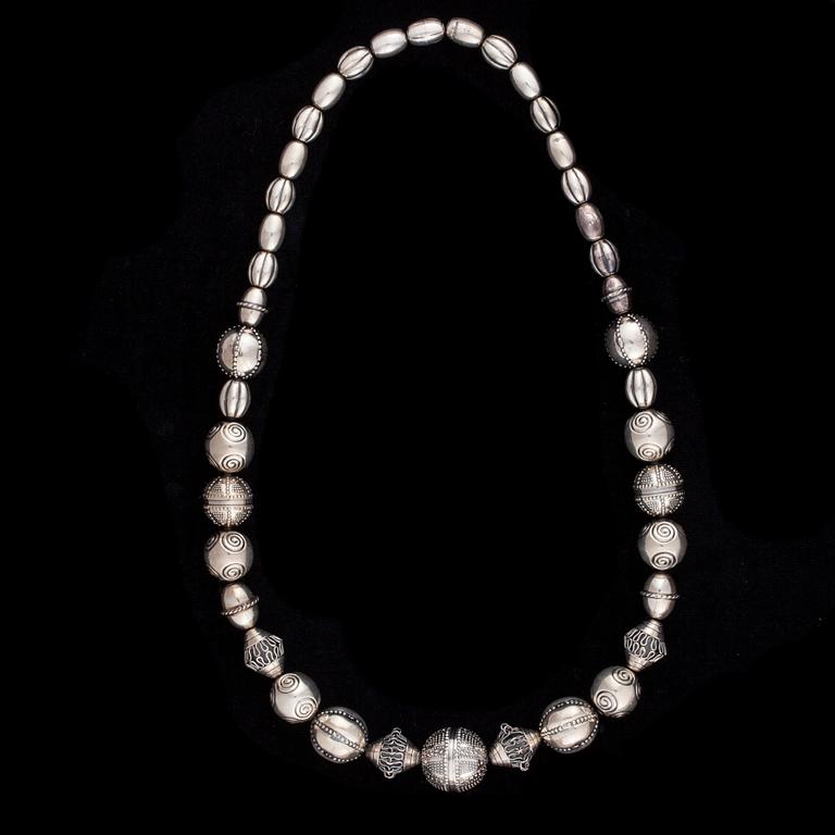 SILVER COLLIER samt ÖRHÄNGEN, silver 916, Kalevala Koru 1969. Vikt tot. 148 g.