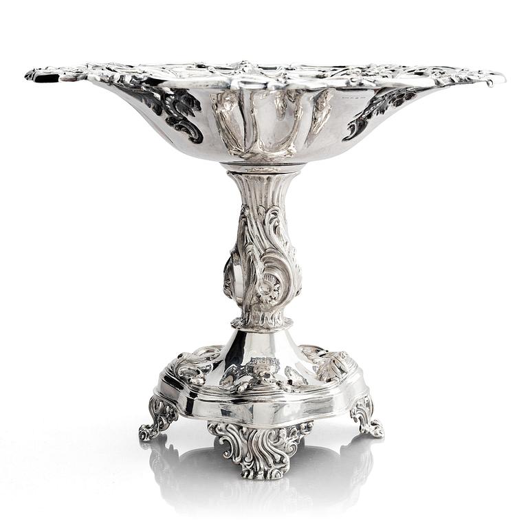 Gustaf Möllenborg, uppsatsskål på fot, silver, Stockholm 1848. Nyrokoko.