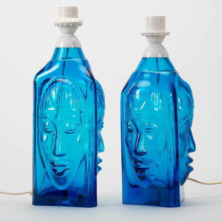 BORDSLAMPOR, ett par, glas Eneryda glasbrun, 1900-talets andra hälft.