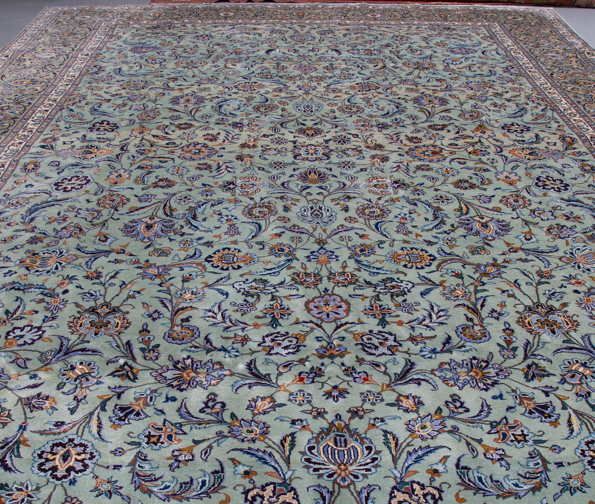 A carpet, an old Kashan, ca 554,5 x 351,5-358 cm, an inscription: Kashan Tavasoli.