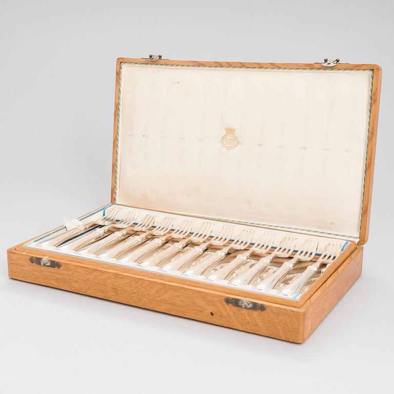 A 24-piece set of fish cutlery in silver, mark of CGH, Stockholm 1899. Original box.