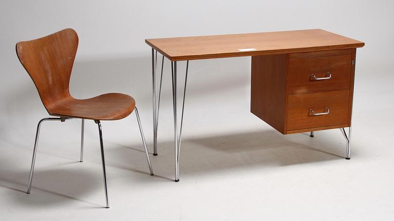 SKRIVBORD MED STOL, enligt uppgift Arne Jacobsen, 1960-tal.
