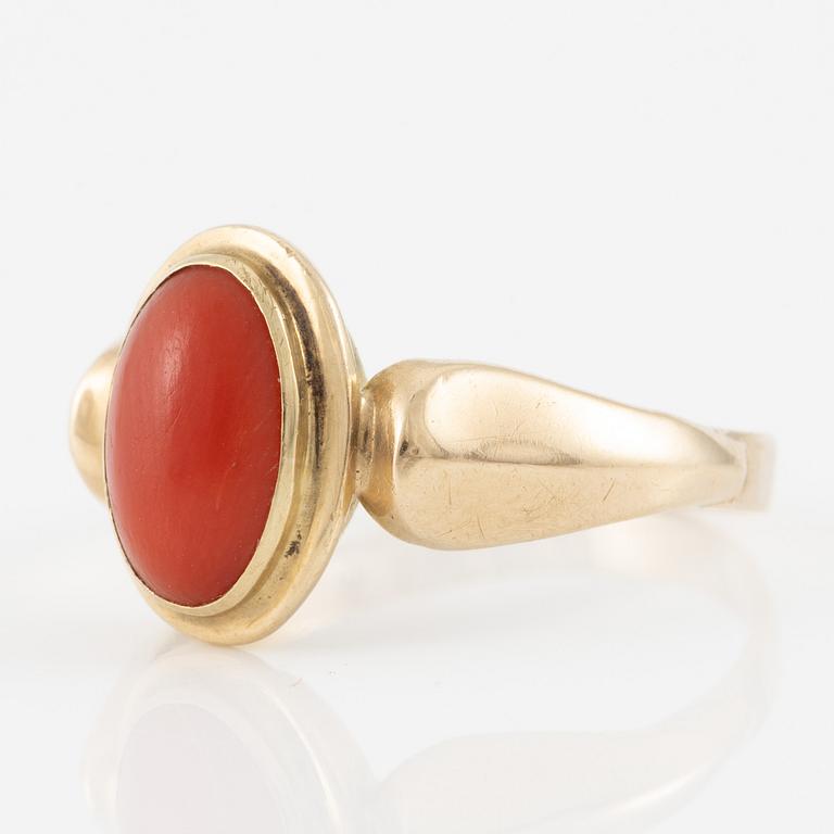 Ring of low carat gold with coral.