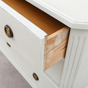 BYRÅ, gustaviansk stil, 1900-talets andra hälft.