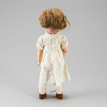 A bisque head doll 101 "Marie" by Kämmer & Reinhardt, ca 1909.