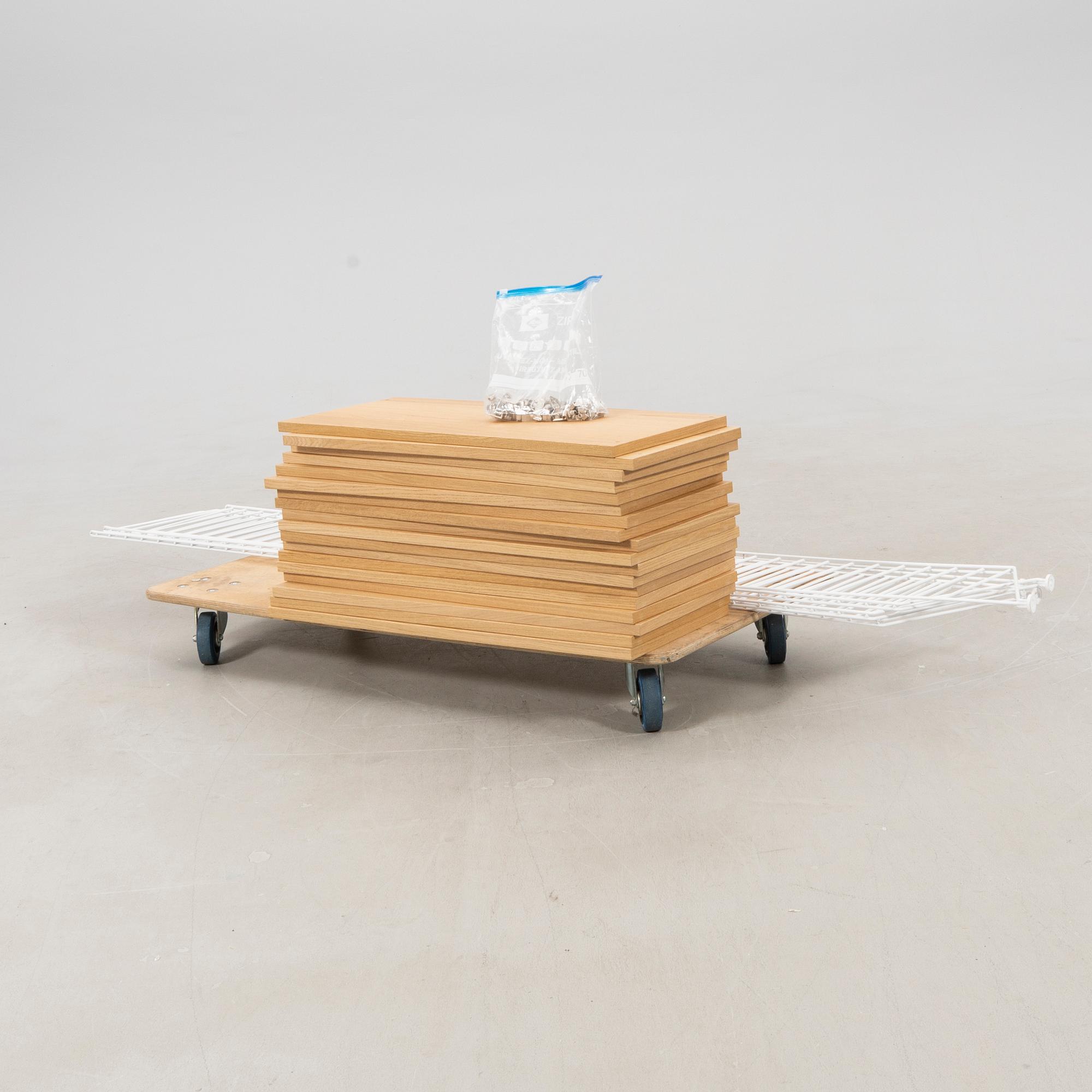 Nils Strinning, hyllsystem "Strinning" inköpt 2022.