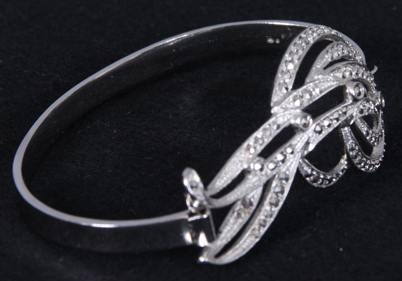 ARMBAND, silver, 19 gram. Importstämpel.