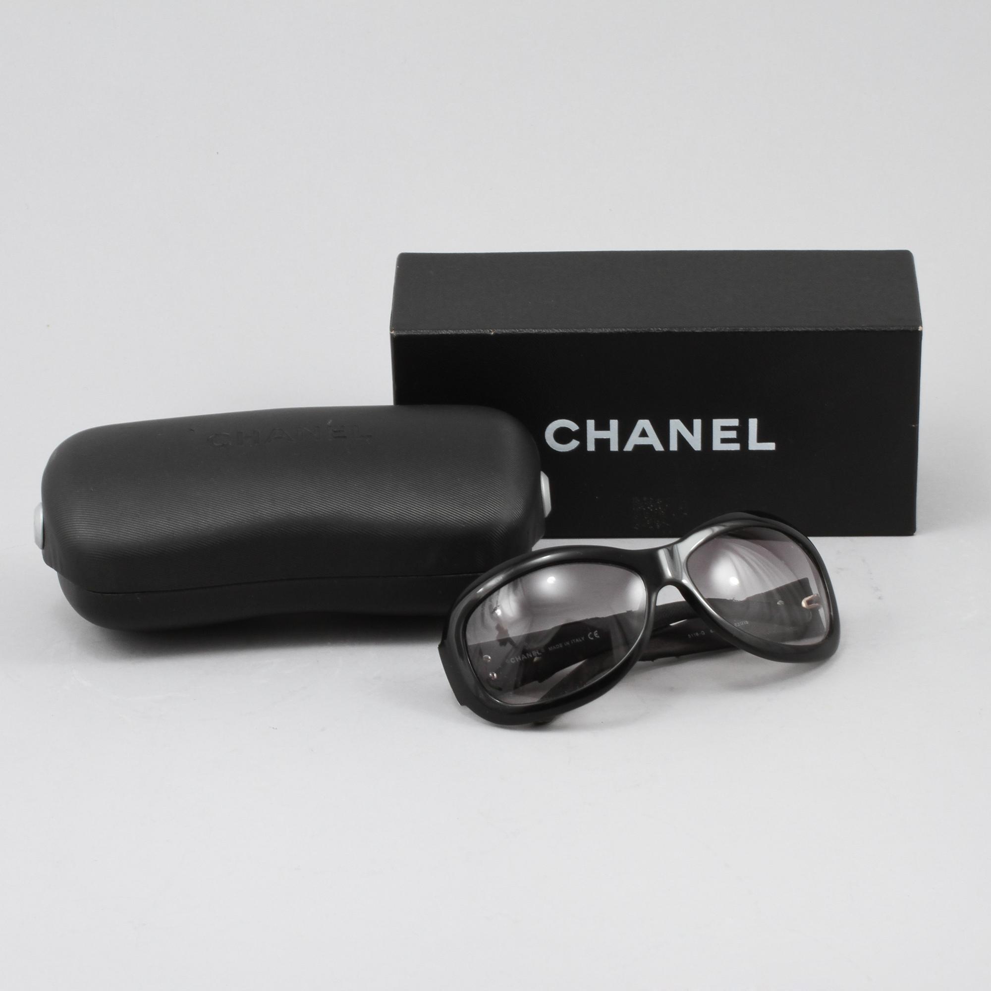 SOLGLASÖGON, Chanel.