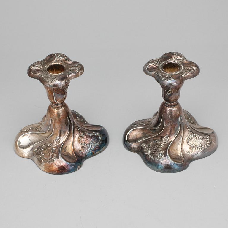 LJUSSTAKAR, ett par, silver, med svenska importstämplar, 1900-talets första hälft.