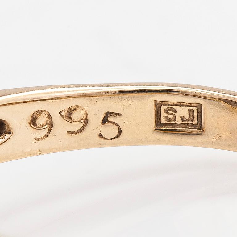 Ring, i form av hjärta, 14K guld, diamanter ca 0.15 ct totalt och rubiner, London 1996.