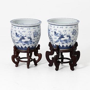 Fish bowls, a pair, porcelain, China, modern manufacture.