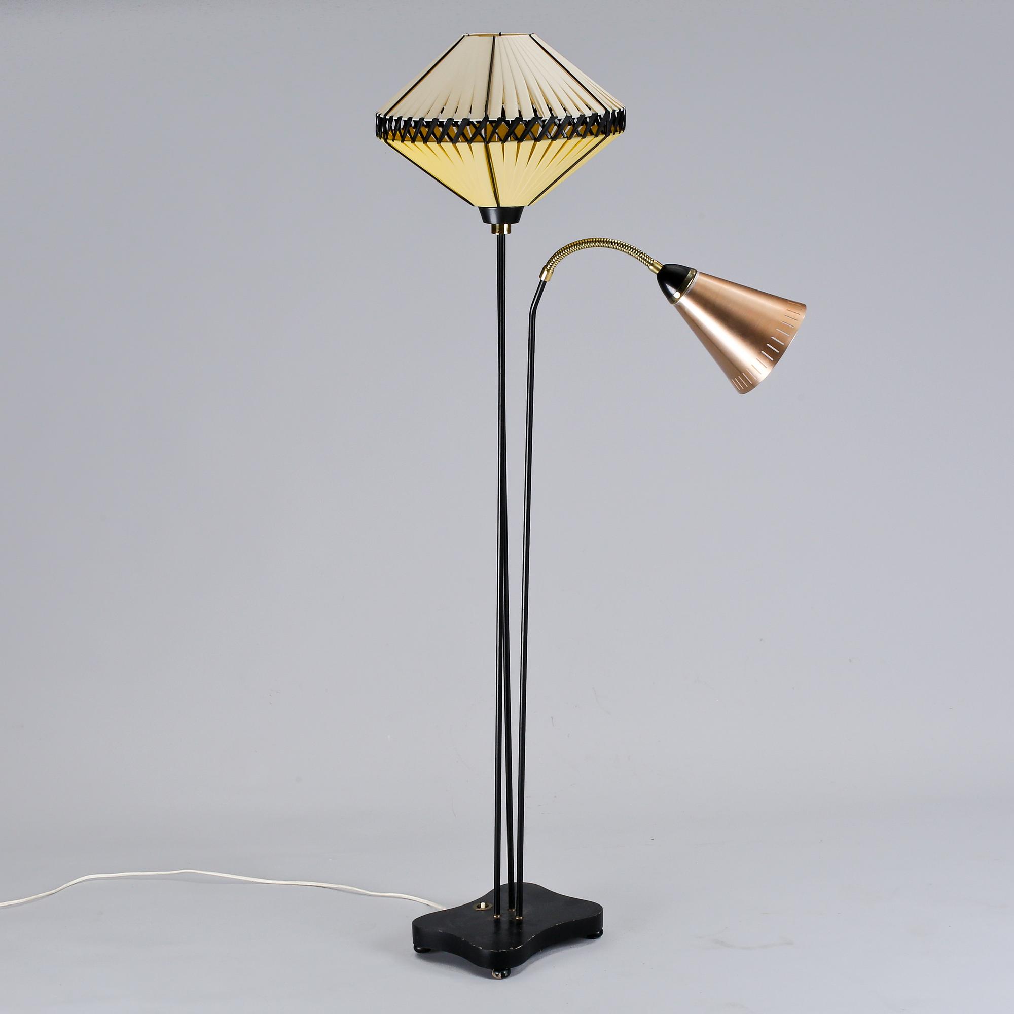 GOLVLAMPA, omkring 1900-talets mitt.