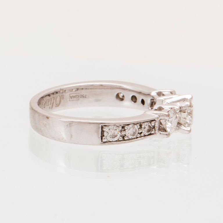 An 18K white gold ring set with round brilliant cut diamonds.