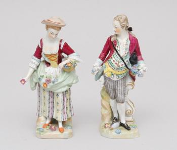 FIGURINER. Ett par. Porslin.