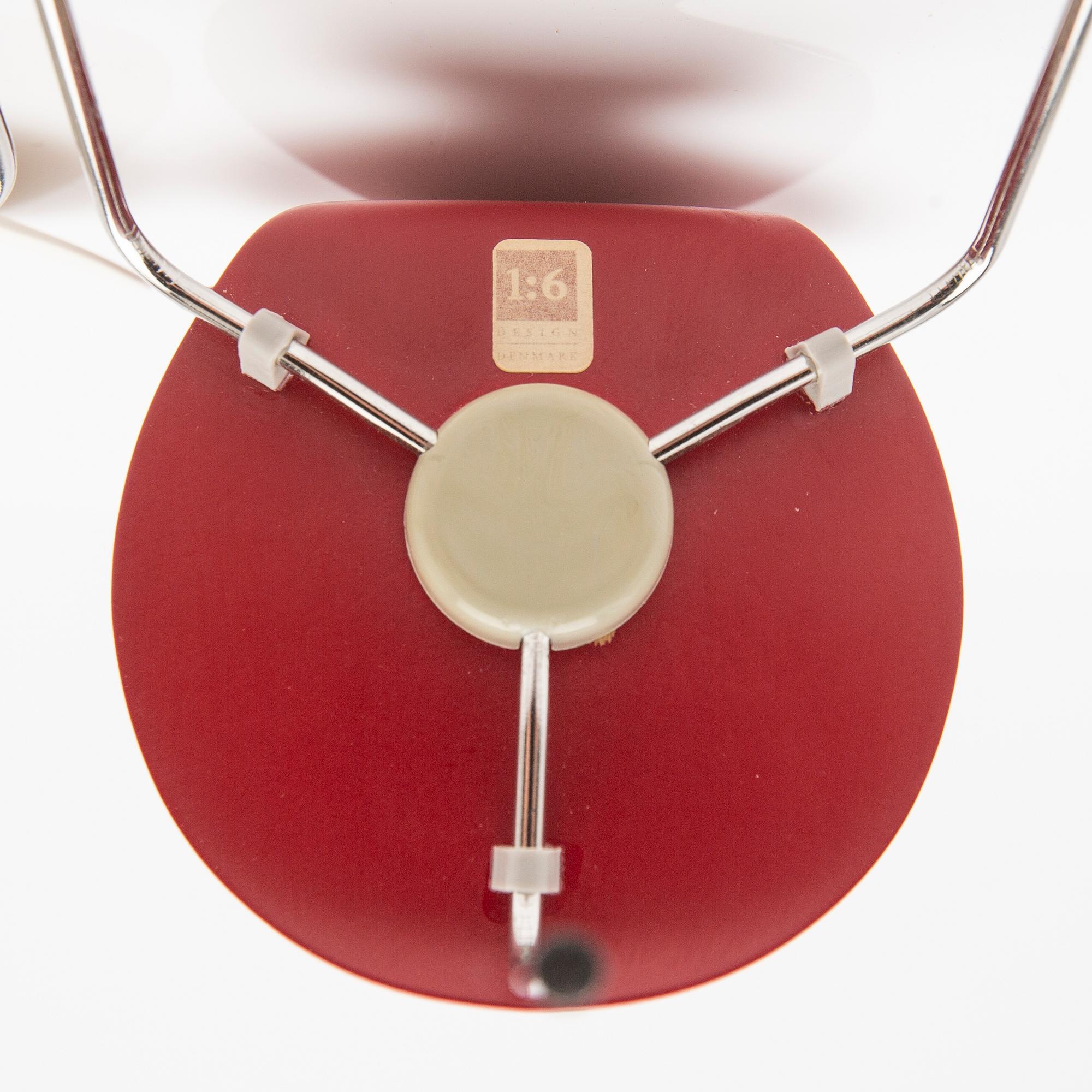 Arne Jacobsen, Miniatures, a pair, "The Ant".