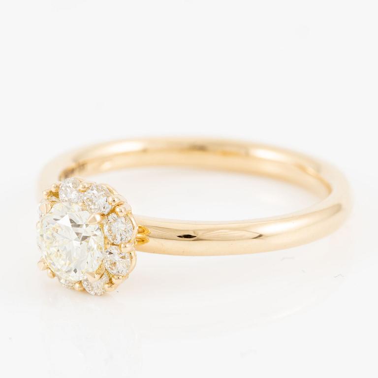 Ring in 18K gold with brilliant-cut diamonds.