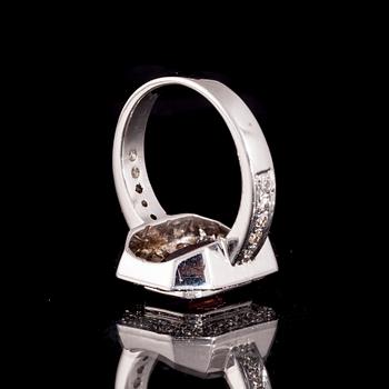RING, 18K vitguld, rosa turmalin, briljantslipade diamanter. Vikt ca 7,0 g.