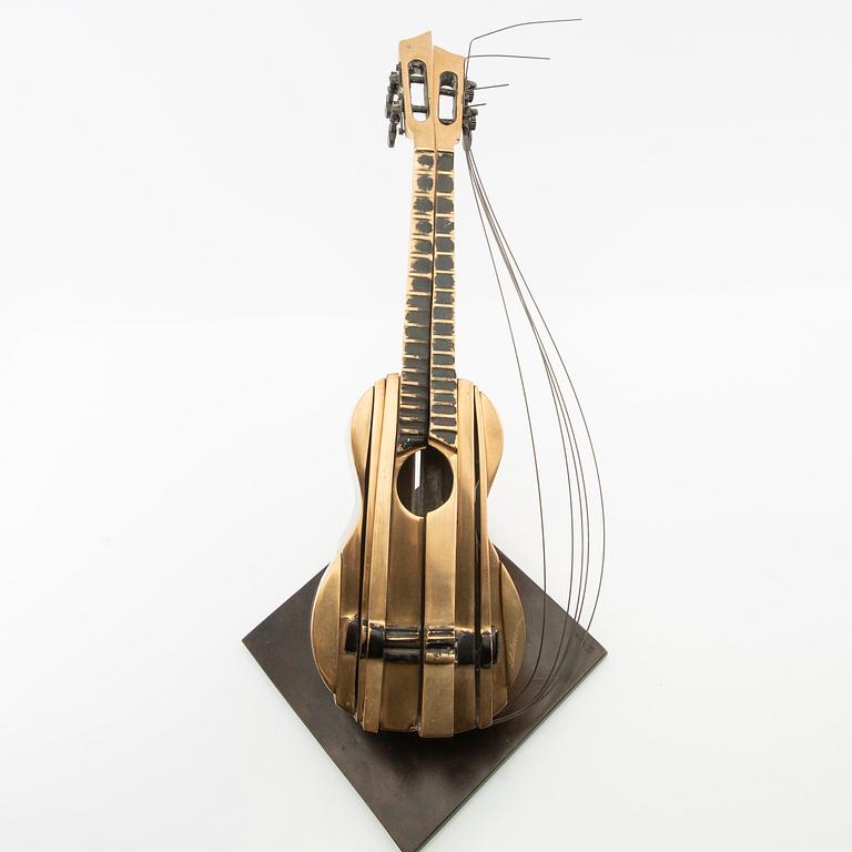 Arman (Armand Pierre Fernandez), "Ukulélé".