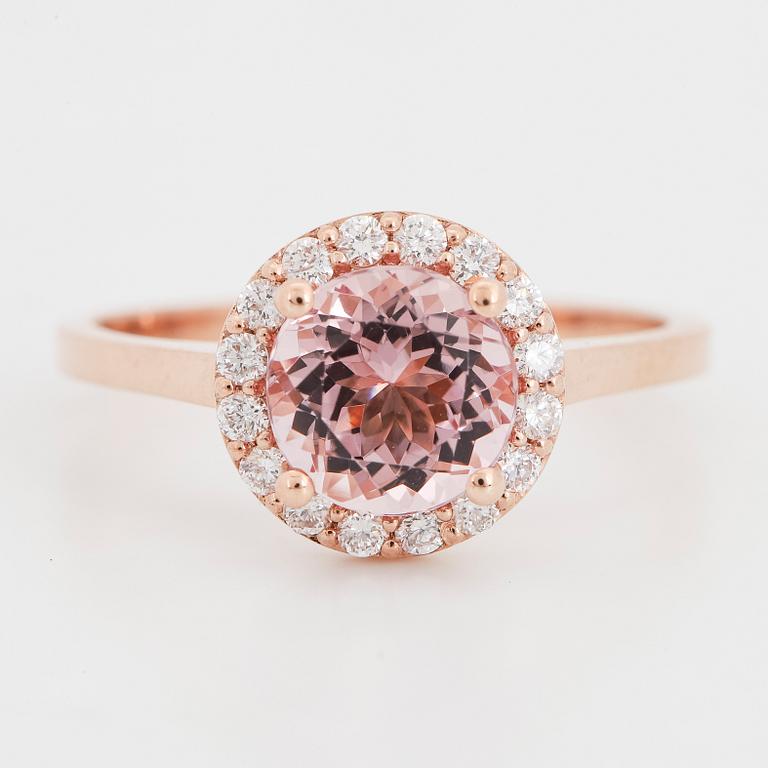 RING, med morganit och briljantslipade diamanter.