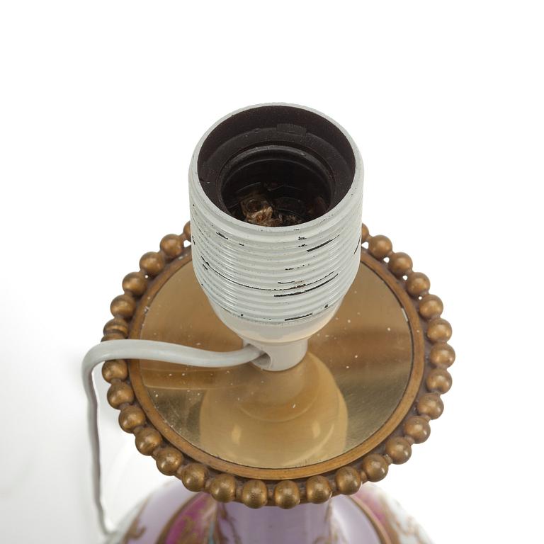 BORDSLAMPOR / URNOR ett par, Mellaneuropa, ca 1900.