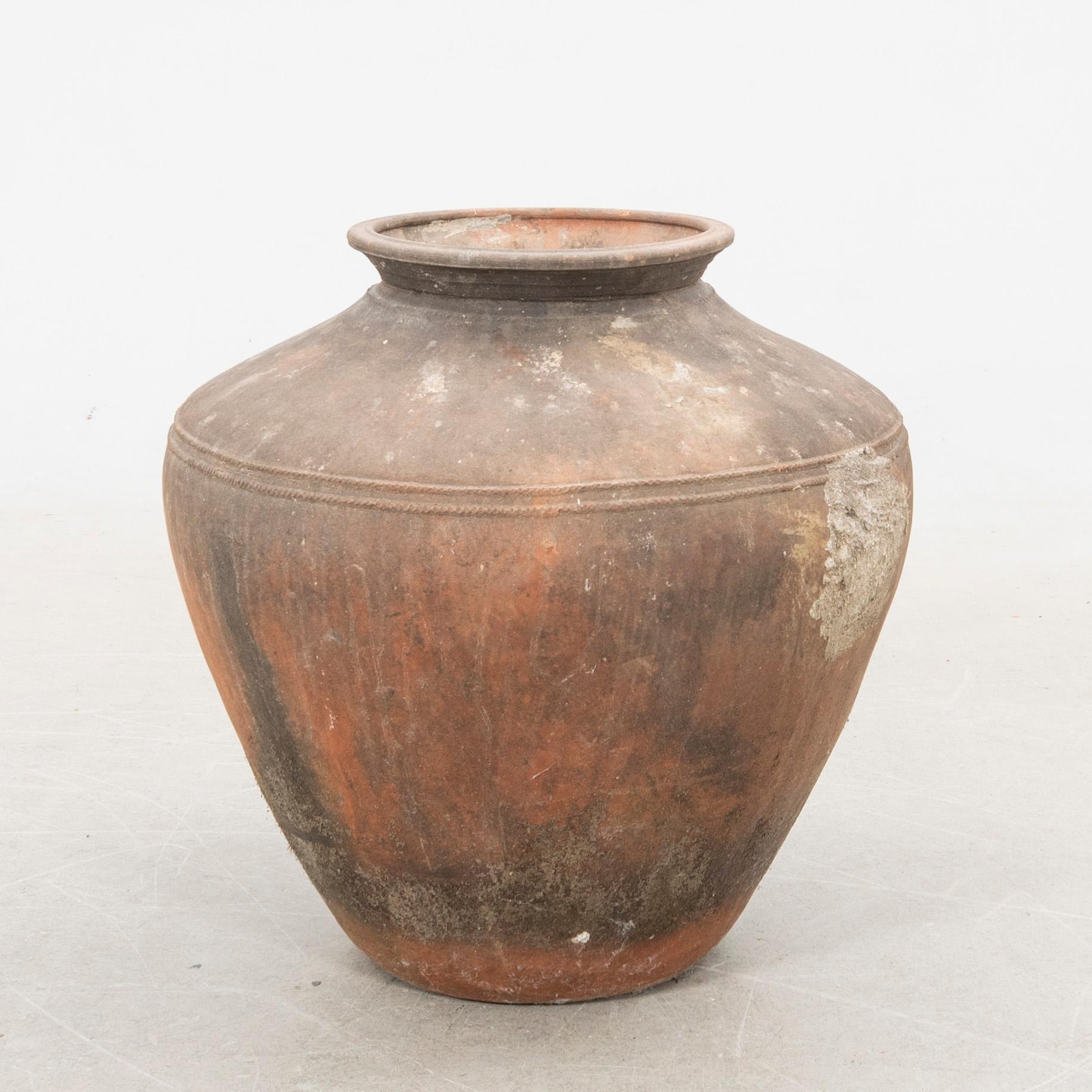 Trädgårds/ golvurna, keramik.