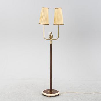 A mahogany and brass floor lamp, first half of the 20th Century.