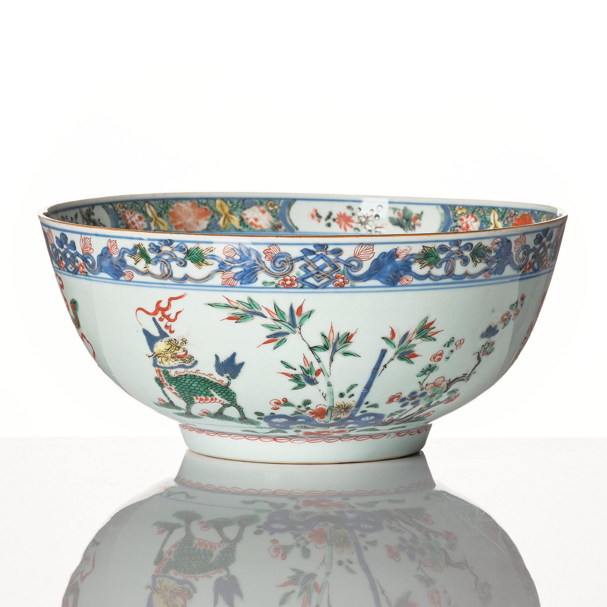 A large famille verte bowl, Qing dynasty, Kangxi (1662-1722).