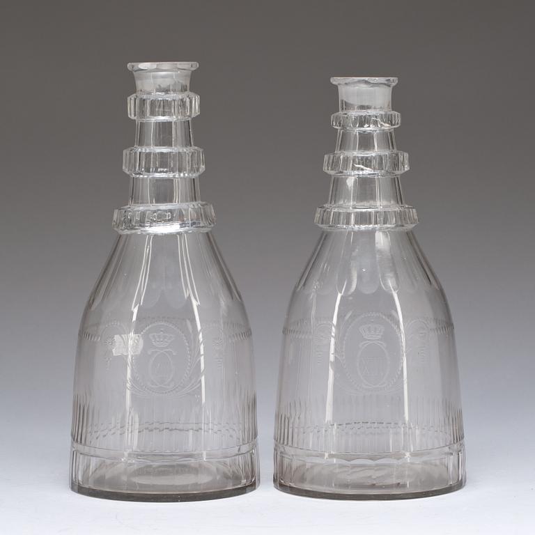 KARAFFER, glas, 2 st. Empire, 1800-talets första del.