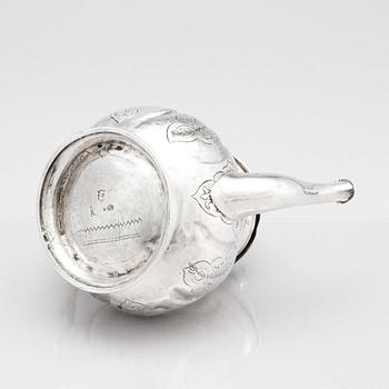 Petter Lund, tekanna, silver, Stockholm 1746. Rokoko.