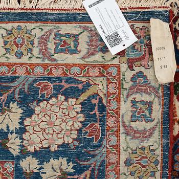 Matto, semi-antique Esfahan, ca 213 x 151 cm (as well as 1-2 cm flat weave at one end).