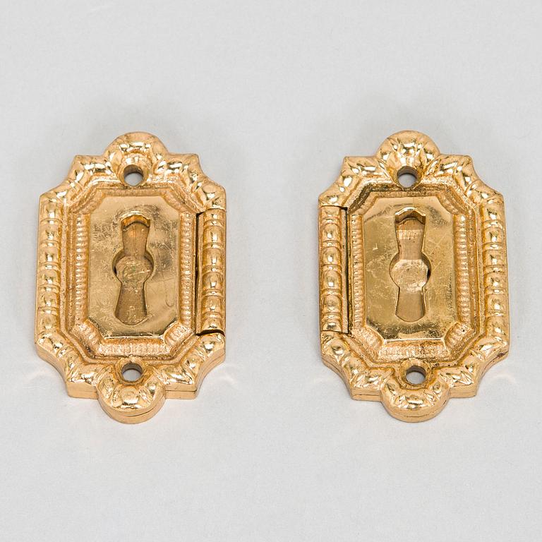 Pair of late 19th/early 20th Century door handles and keyhole fittings.